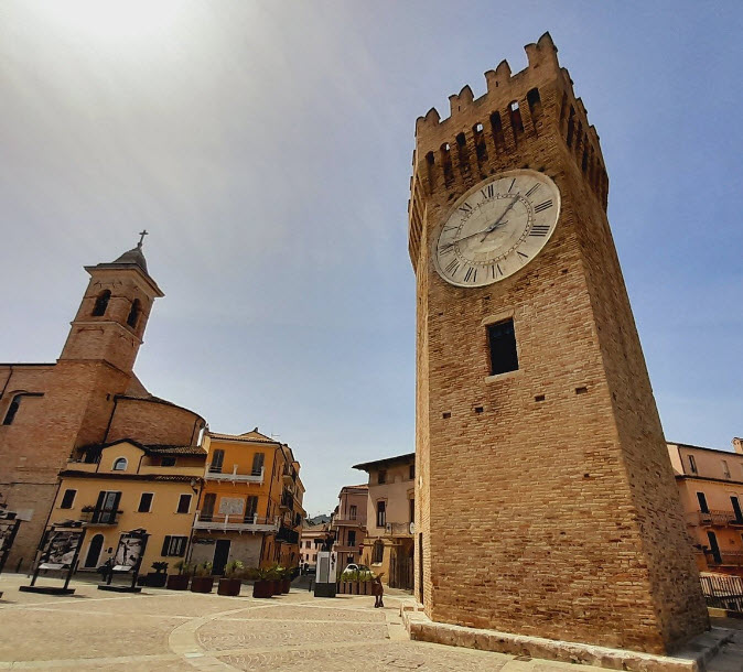 Casa - Torre dei Gualtieri, Italy